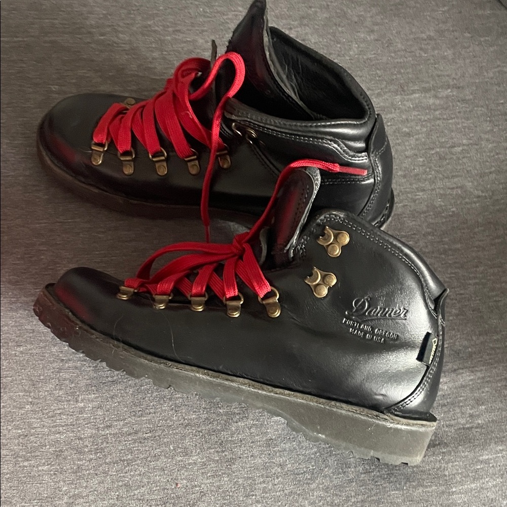 Danner Women’s Mountain Pass Black Boots